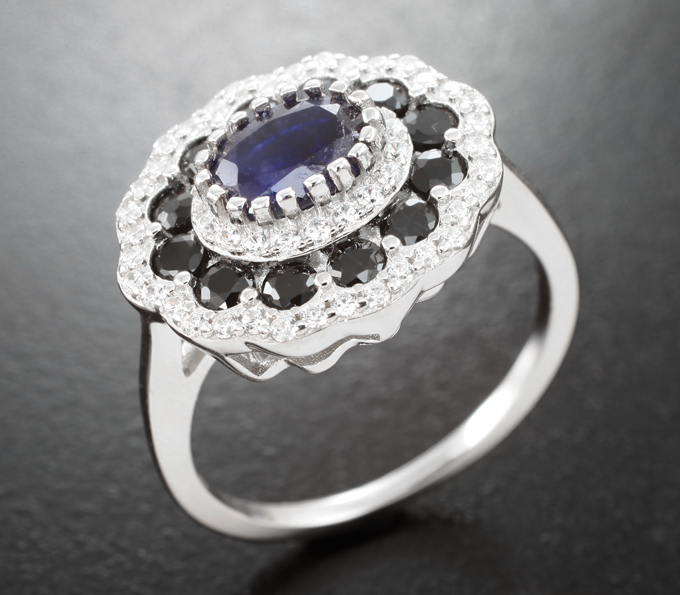 Великолепное серебряное кольцо с насыщенно-синими сапфирами и черными шпинелями