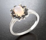 Чудесное серебряное кольцо c розовым кварцем и черными шпинелями