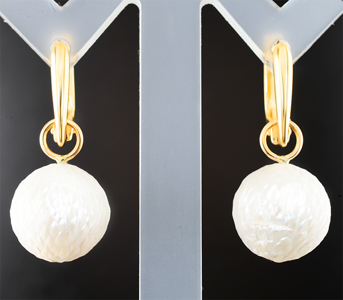 Золотые серьги с крупным резным морским жемчугом Edison 25,73 карата