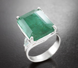 Серебряное кольцо с крупным изумрудом 11,43 карата и голубыми топазами Серебро 925