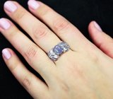 Превосходное серебряное кольцо с танзанитами