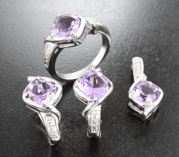 Замечательный серебряный комплект с аметистами