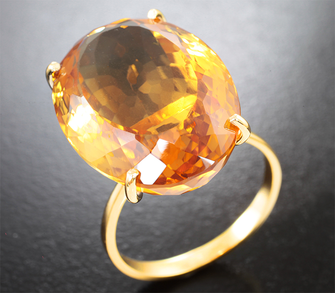 Золотое кольцо с чистейшим крупным насыщенно-янтарным цитрином 25,77 карата