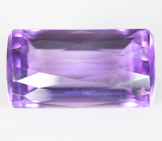Чистейший крупный аметист авторской огранки 23,69 карата