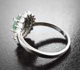 Серебряное кольцо с изумрудом и разноцветными сапфирами