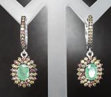 Серебряные серьги с изумрудами и разноцветными сапфирами