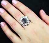 Замечательное серебряное кольцо с насыщенно-синим сапфиром и черными шпинелями
