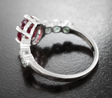 Серебряное кольцо с ярким рубином и изумрудами Серебро 925