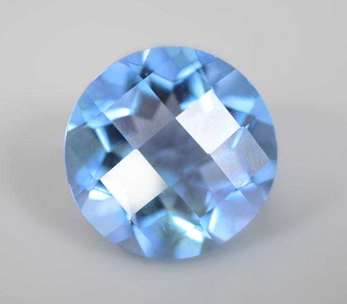 Флюорит высокой чистоты со сменой цвета 6,11 карата