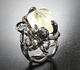 Серебряное кольцо с резным цитрином, голубыми топазами и перидотом Серебро 925