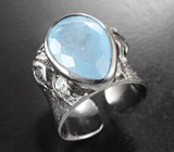 Серебряное кольцо с насыщенным аквамарином и голубыми топазами