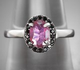 Элегантное серебряное кольцо с рубином и черными шпинелями