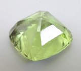 Крупный перидот с рутилом 8,94 карата 