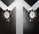 Чудесные серебряные серьги с халцедоном и черными шпинелями