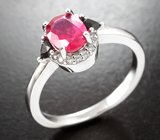 Серебряное кольцо с ярким насыщенным рубином и черными шпинелями