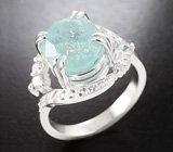 Кольцо с крупным параиба турмалином 5,22 карата и бесцветными цирконами