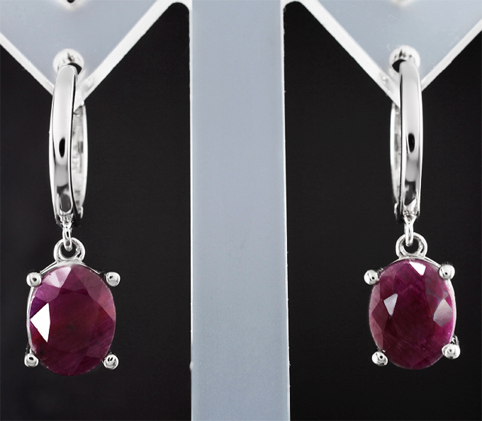 Замечательные серебряные серьги с рубинами
