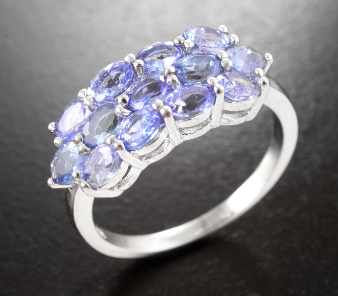 Превосходное серебряное кольцо с танзанитами