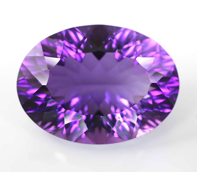 Чистейший аметист лазерной огранки 25,96 карата