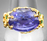 Кольцо с танзанитом 18,83 карата и уральскими изумрудами