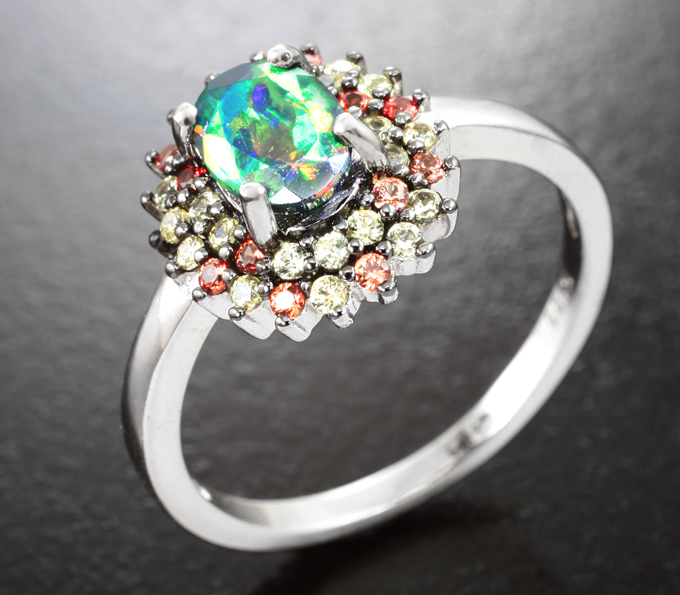 Великолепное серебряное кольцо с ограненным черным опалом и разноцветными сапфирами