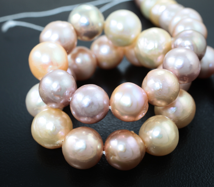 Набор из 38 разноцветных морских жемчужин на нити