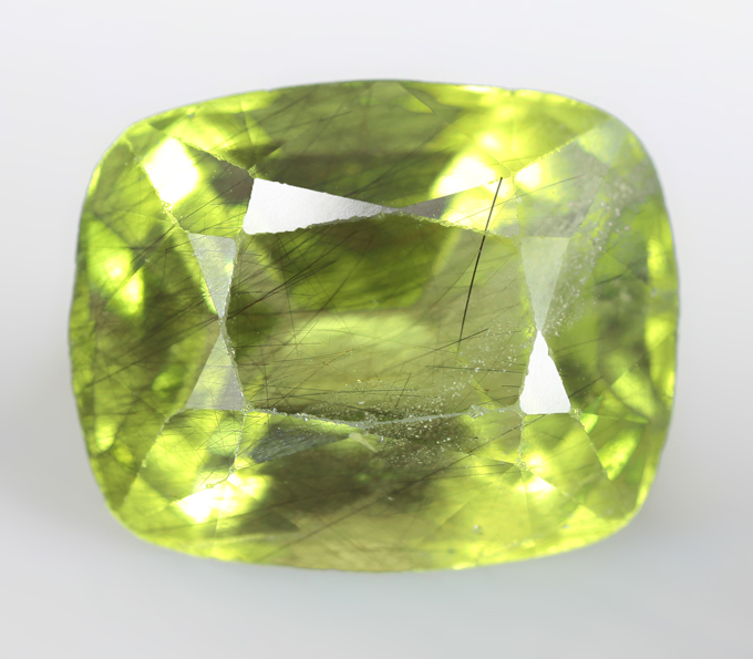 Перидот с рутилом 6,13 карата