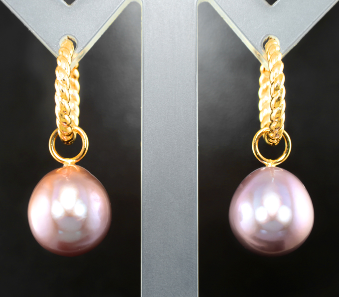 Золотые серьги с крупным насыщенным кремово-розовым морским жемчугом 23,55 карата