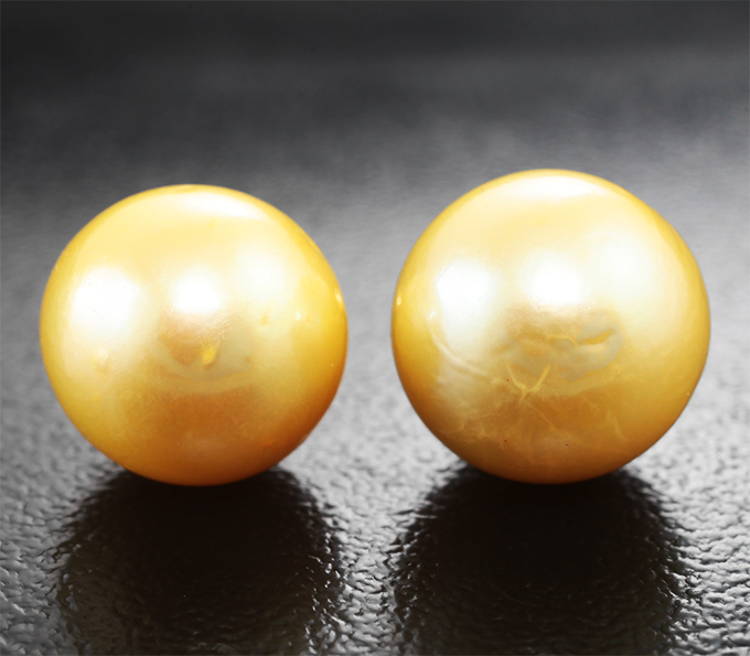 Золотые пусеты с крупным золотистым морским жемчугом 15,73 карата