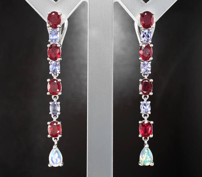 Великолепные серебряные серьги с кристаллическими эфиопскими опалами, рубинами и танзанитами