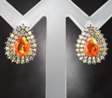 Эффектные серебряные серьги с мексиканскими огненными опалами и разноцветными сапфирами