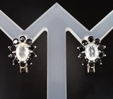 Серебряные серьги с ограненным лунным камнем и черными шпинелями