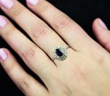 Превосходное cеребряное кольцо с насыщенно-синим и разноцветными сапфирами
