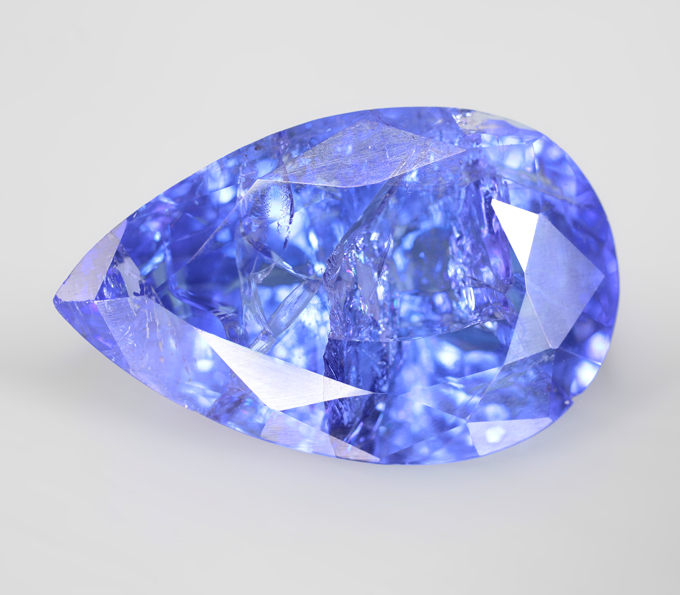 Крупный! Яркий танзанит 20,72 карата