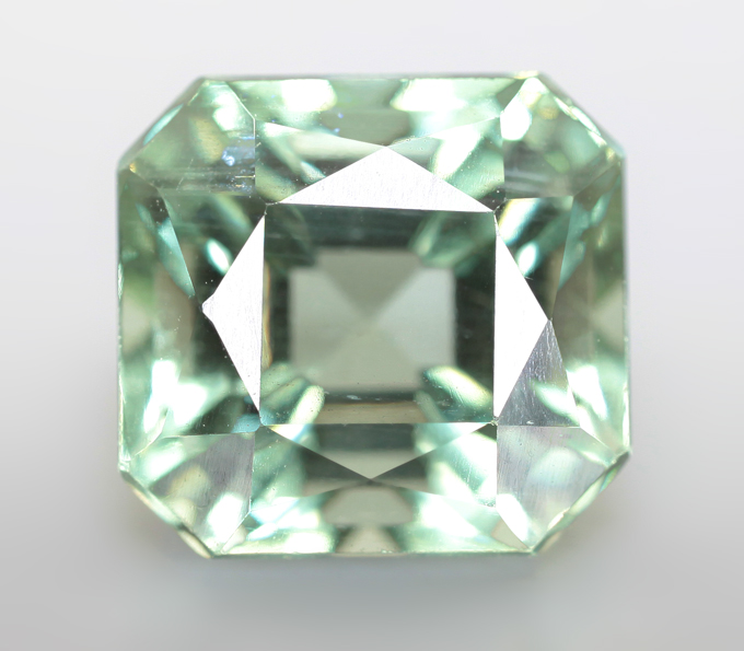 Желтовато-зеленый "неоновый" апатит 3,1 карата