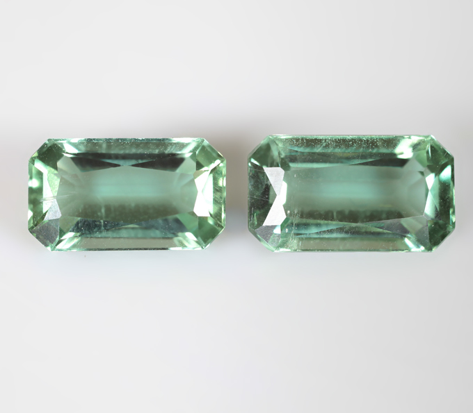 Пара голубовато-зеленых "неоновых" апатитов 4,54 карата