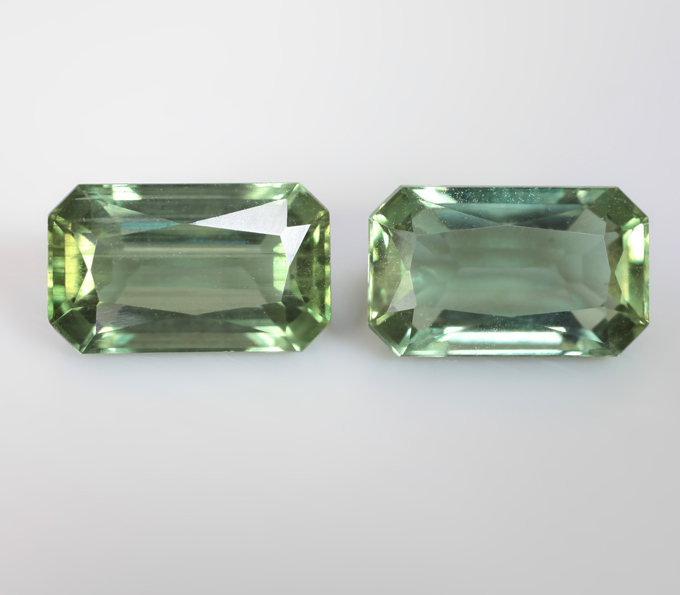 Пара полихромных "неоновых" апатитов 4,62 карата