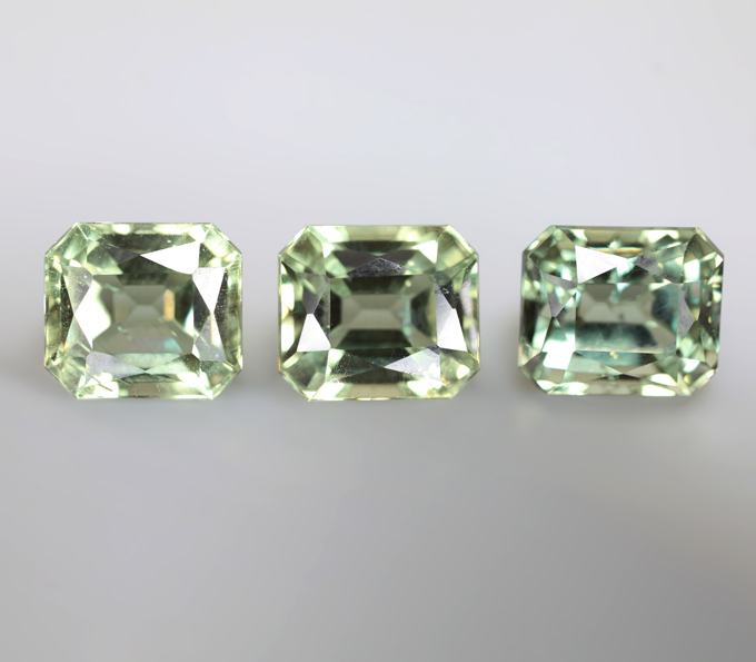 Набор из 3 полихромных "неоновых" апатитов 7,38 карата