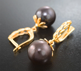 Золотые серьги с черным жемчугом титанового люстра 17,35 карата и бриллиантами