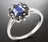 Серебряное кольцо с васильковым кианитом и черными шпинелями