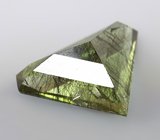 Перидот авторской огранки с включениями рутила 4,76 карата