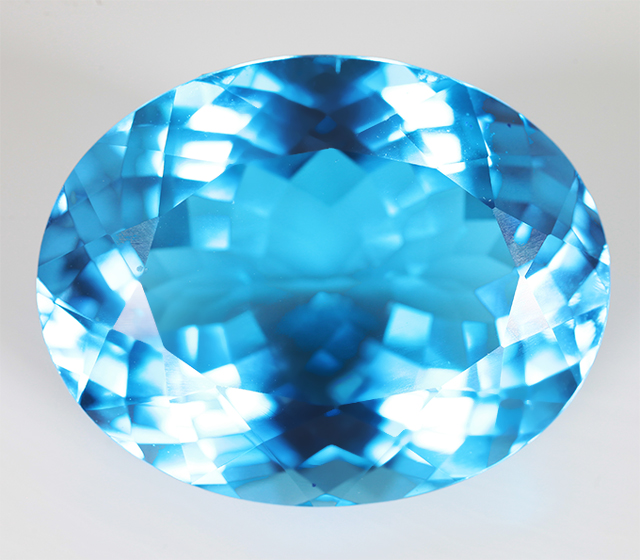 Крупный! Чистейший Swiss Blue топаз 60,53 карата
