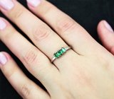 Изящное cеребряное кольцо с насыщенными цаворитами высокой чистоты