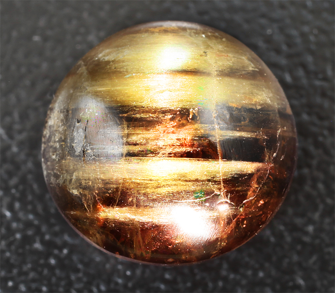 Редкий крупный хризоберилл с эффектом кошачьего глаза 10,13 карата