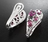 Ажурные серебряные серьги с родолитами