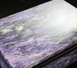 Шкатулка для украшений из сибирского чароита, серпентина и долерита