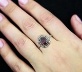 Серебряное кольцо с топовым родолитом и разноцветными сапфирами бриллиантовой огранки