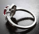 Эффектное серебряное кольцо с ярким рубином и черными шпинелями
