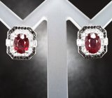 Эффектные серебряные серьги с яркими рубинами и черными шпинелями