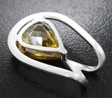 Кулон с крупным желто-зеленым сфеном 7,69 карата и бесцветными цирконами